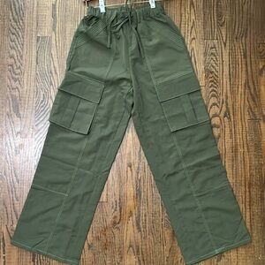 NWT Olive Cargo Pants size small